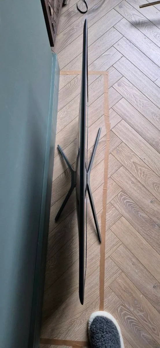 Samsung LCD Flatscreen TV - Image 2