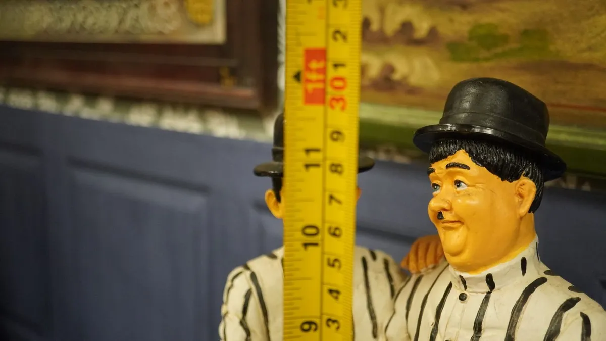 Laurel & Hardy Figurine - Image 3