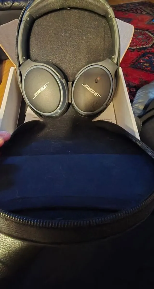 Bose SoundLink Around-Ear Wireless Headphones II Black - Image 2