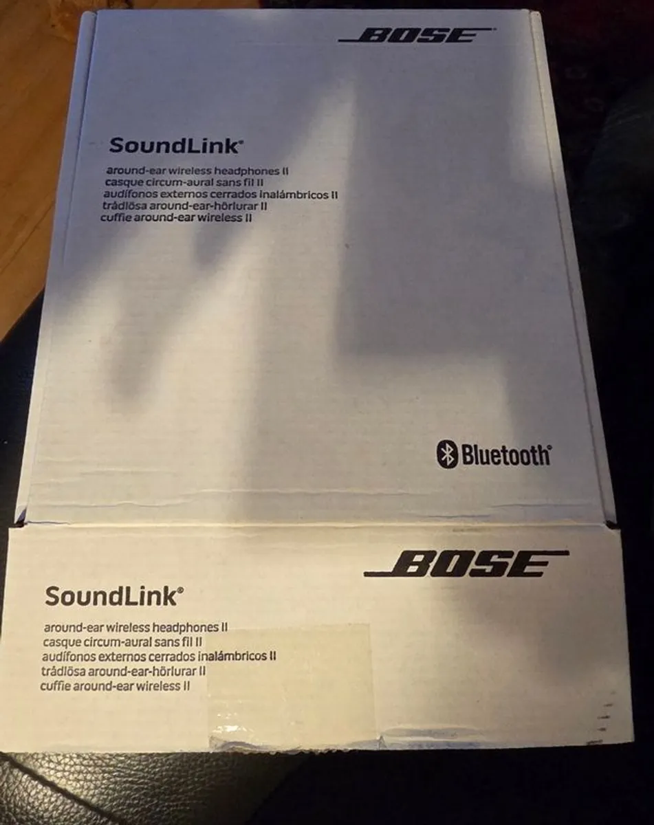 Bose SoundLink Around-Ear Wireless Headphones II Black - Image 4
