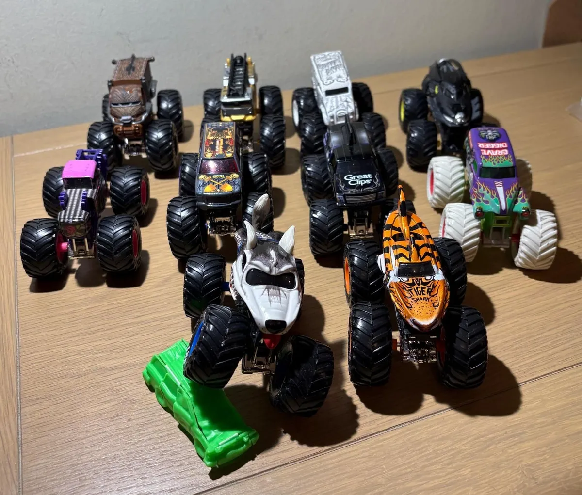 HOT WHEELS MONSTER TRUCKS DIE CAST X 10 - Image 2