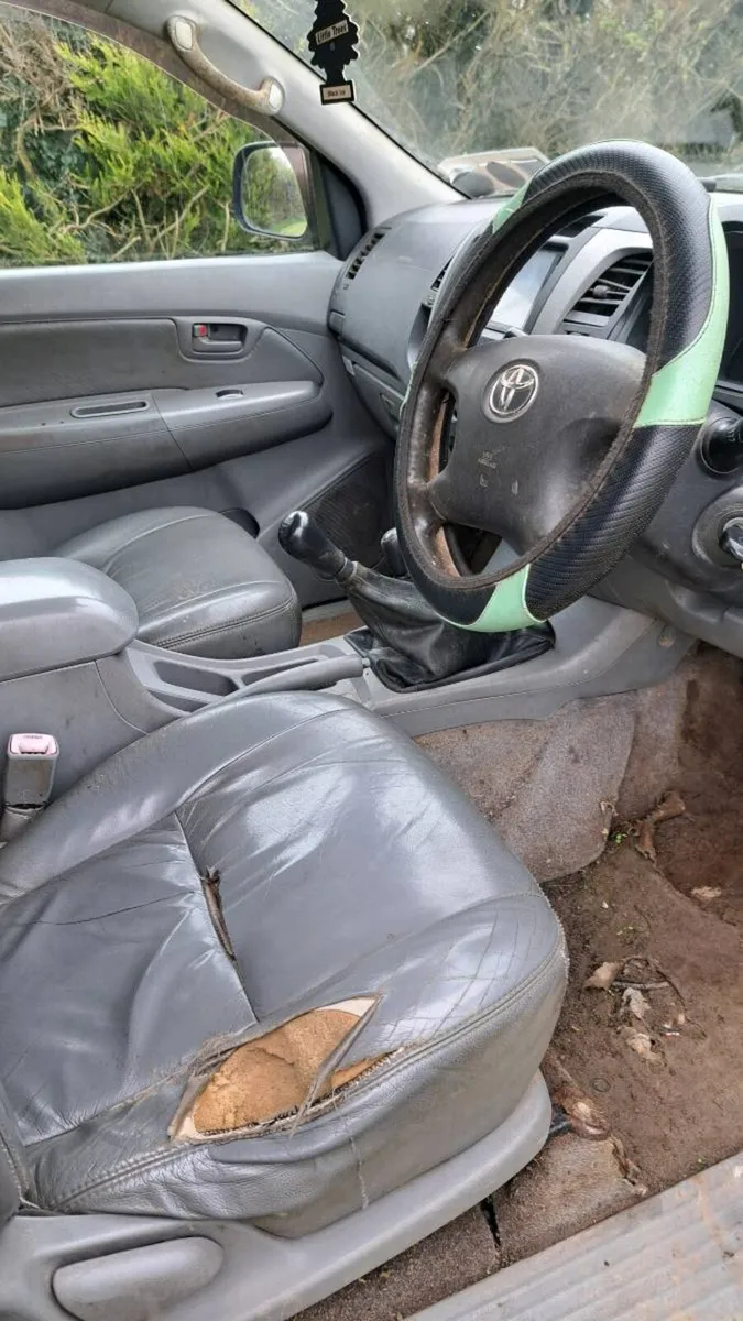 Toyota Hilux - Image 2