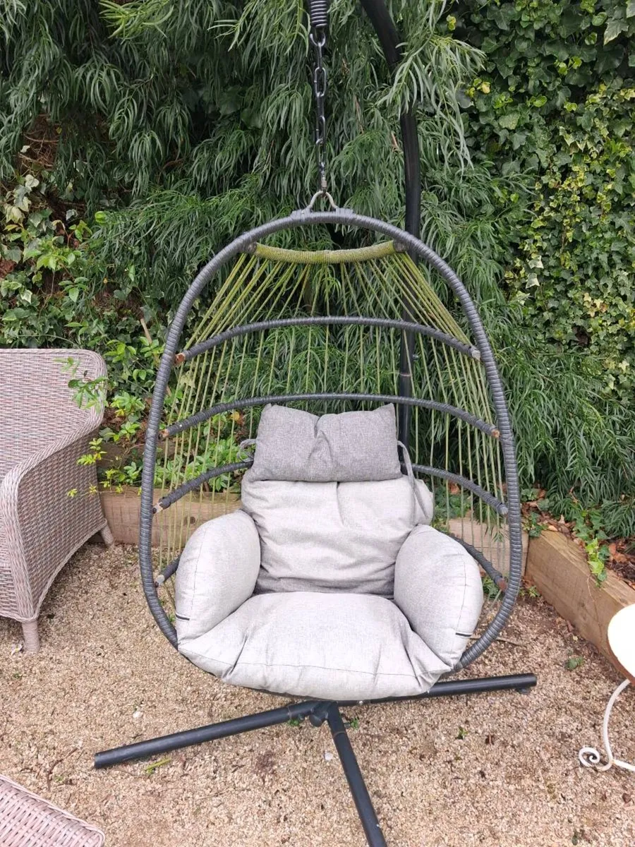 Swing basket chair