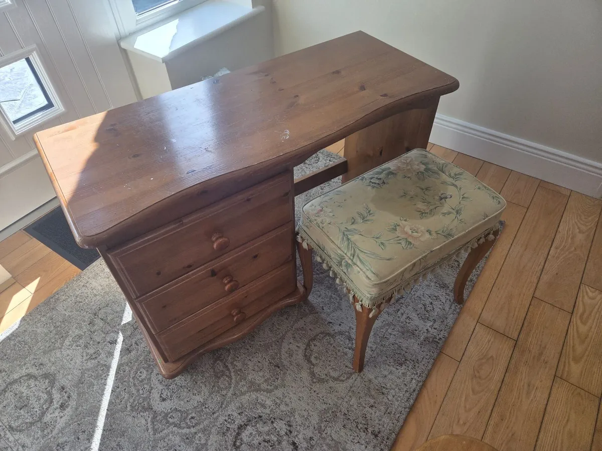 Dressing table - Image 1