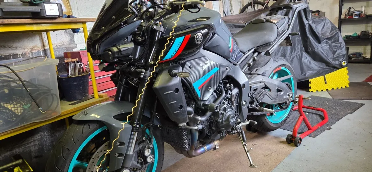YAMAHA MT 10 Gen 2 cyan storm - Image 1