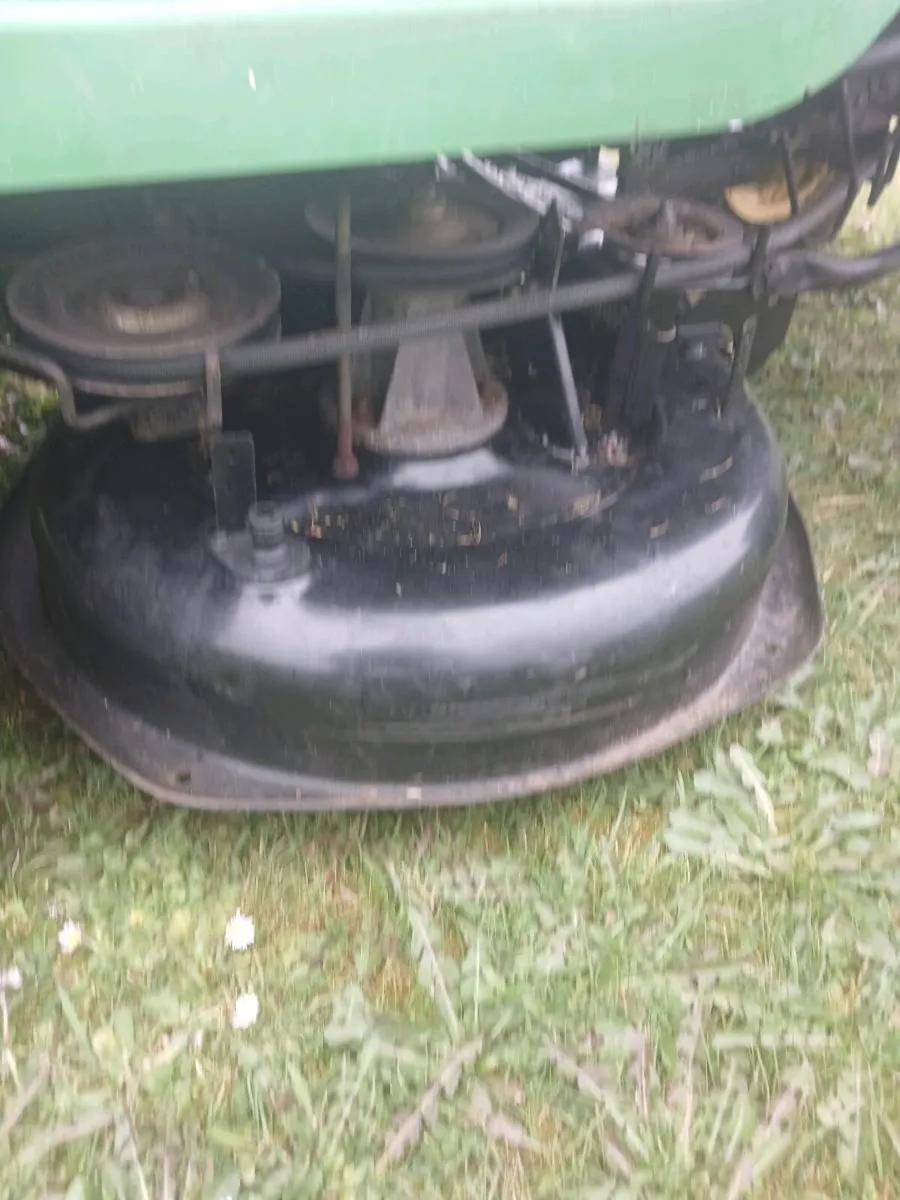 John Deere hydrostatic Briggs engine - Image 4