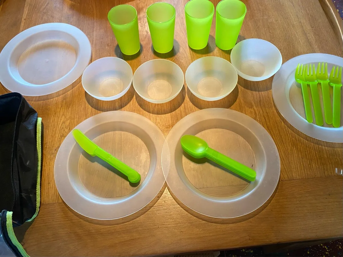 M&S 4 piece Picnic Set and crossbody Coolbag - Image 3