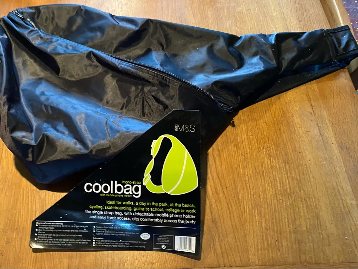 M&S 4 piece Picnic Set and crossbody Coolbag - Image 4