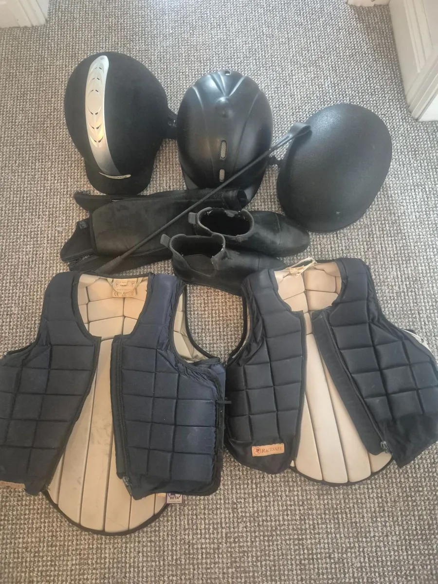 Horseriding helmet boots back protector - Image 1