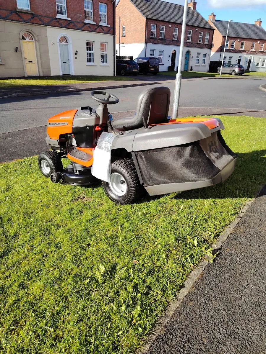Husqvarna ride on lawnmower - Image 4