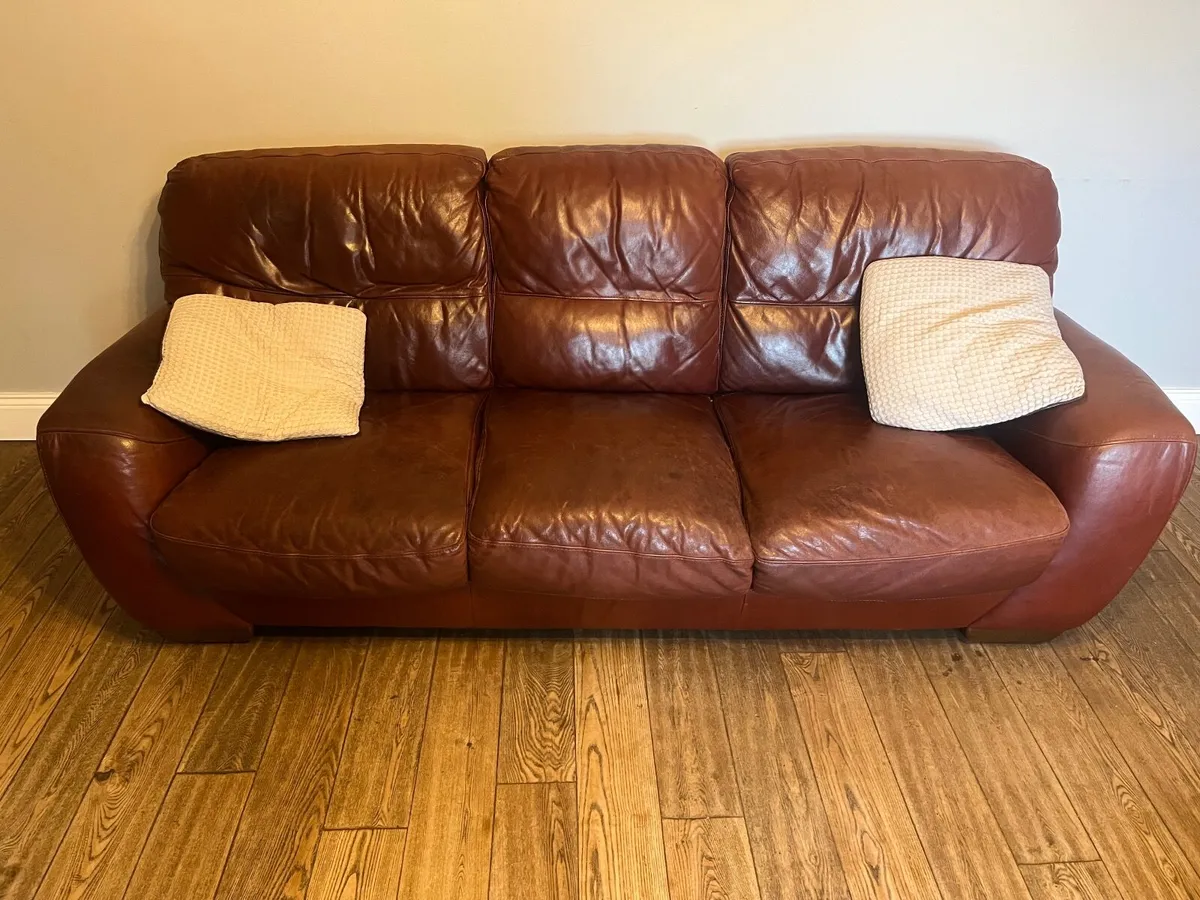 Leather suite - Image 1