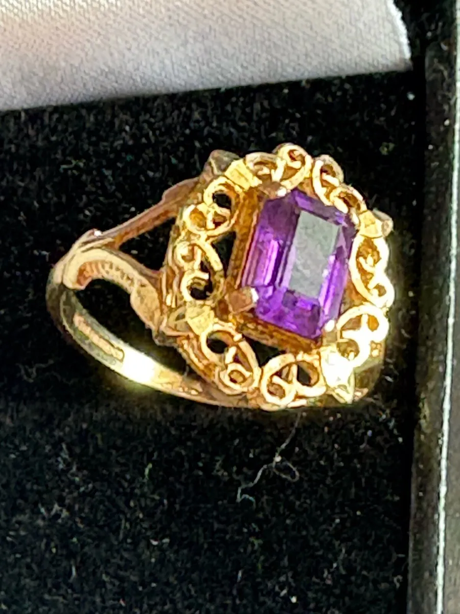 9ct gold ring - Image 1
