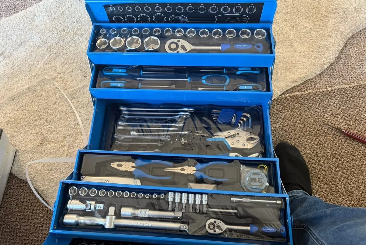 liquidation sale - Image 1