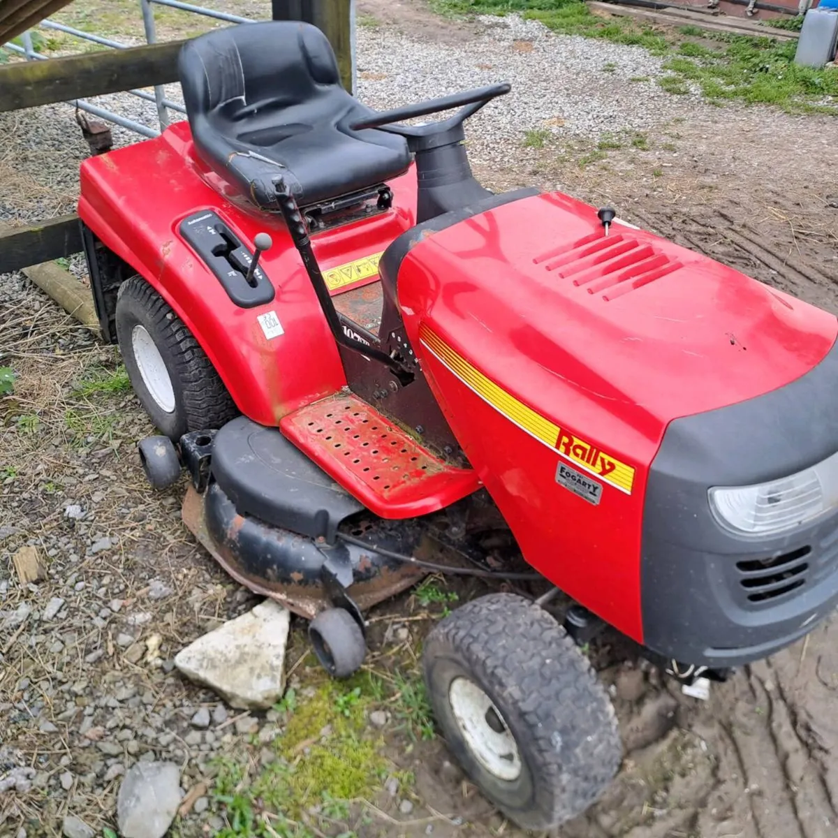 Ride on lawnmower - Image 1