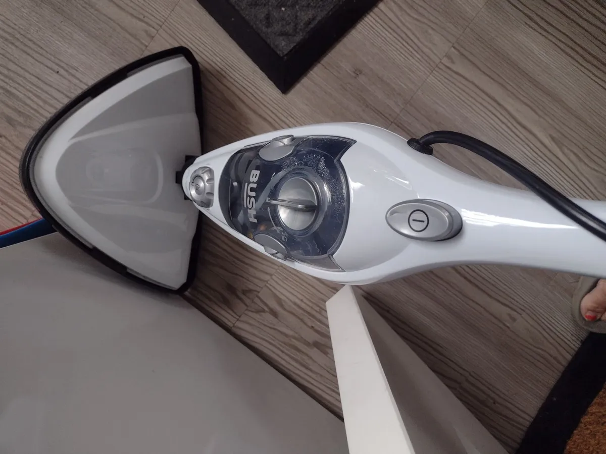 As new Bush floor steam cleaner - Image 2