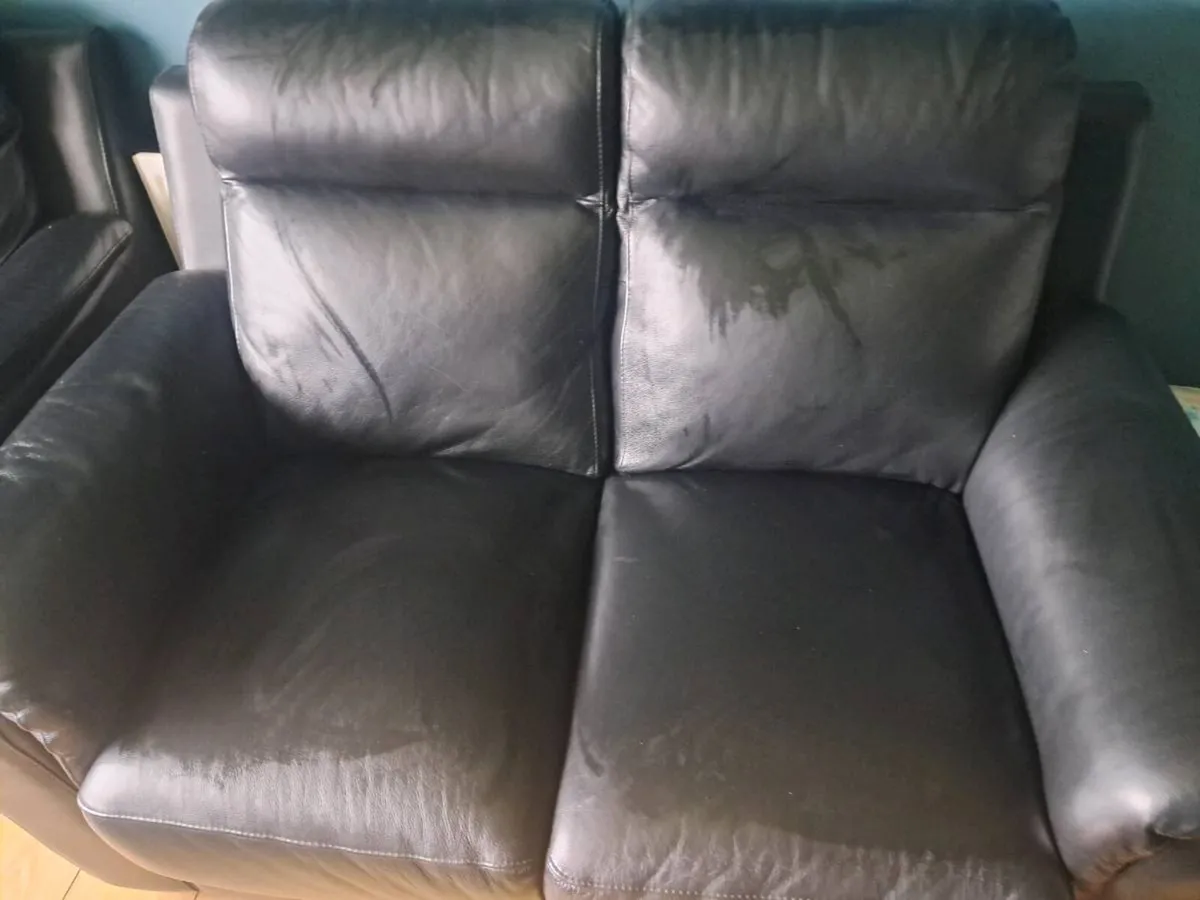 3,2 and 1 Italian leather chairs - Image 1