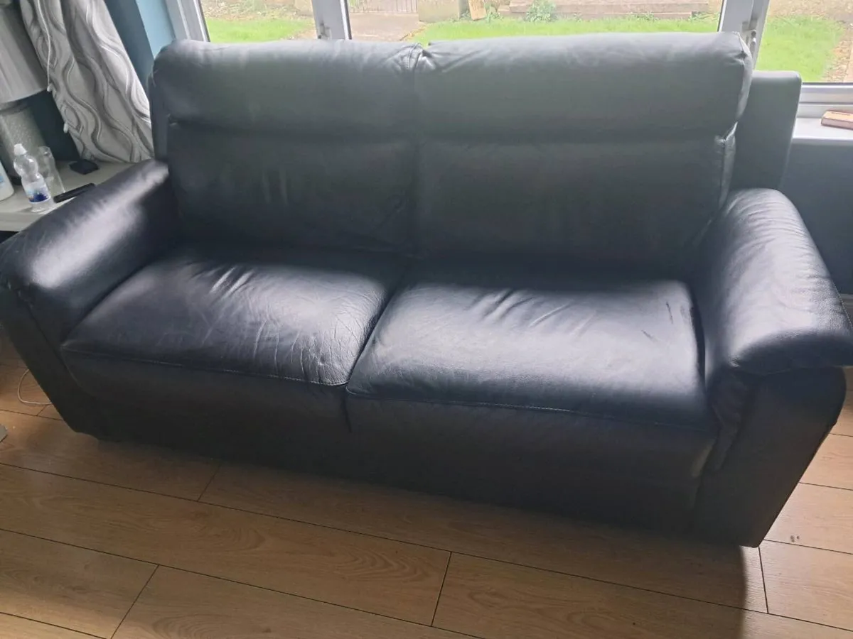 3,2 and 1 Italian leather chairs - Image 3