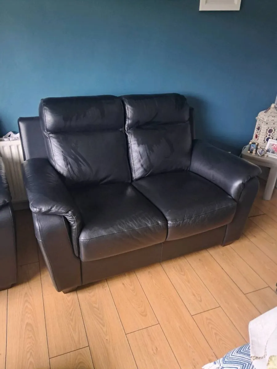 3,2 and 1 Italian leather chairs - Image 4