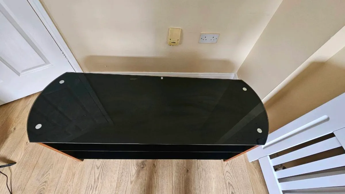 TV stand - Image 2