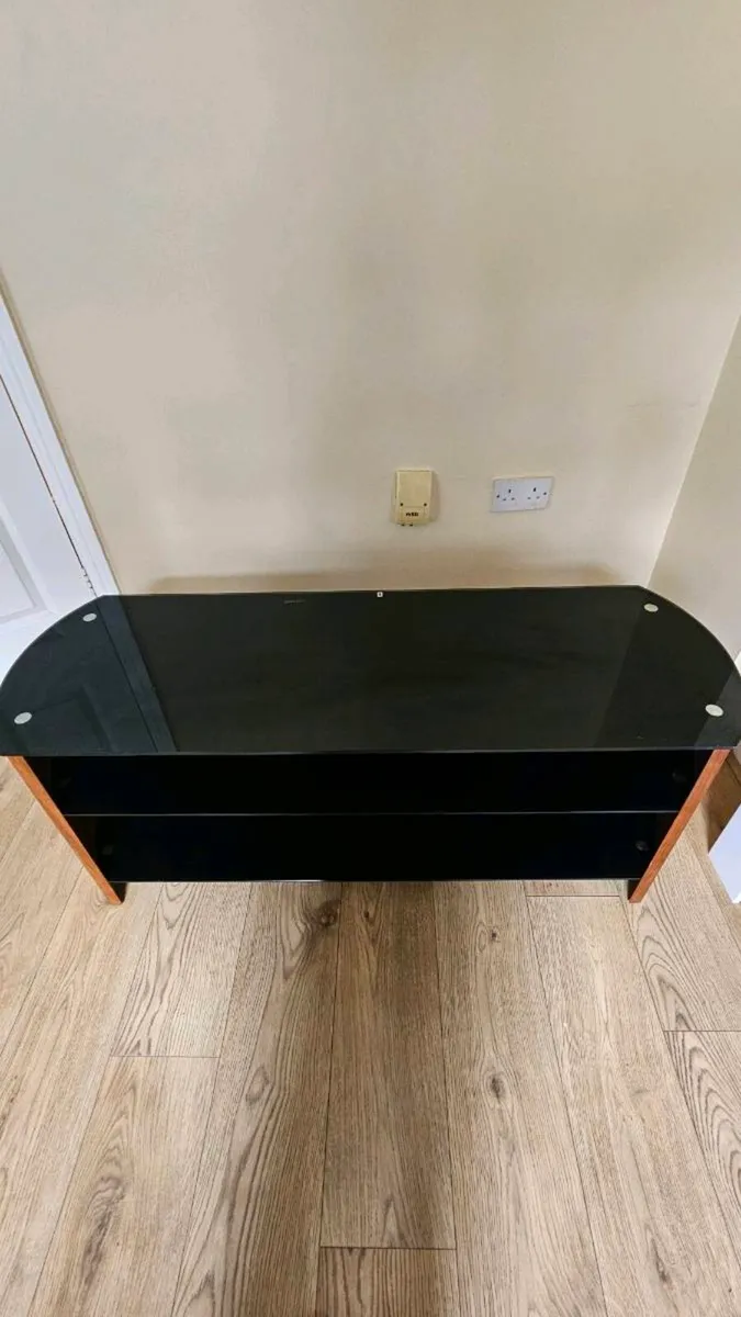 TV stand - Image 1