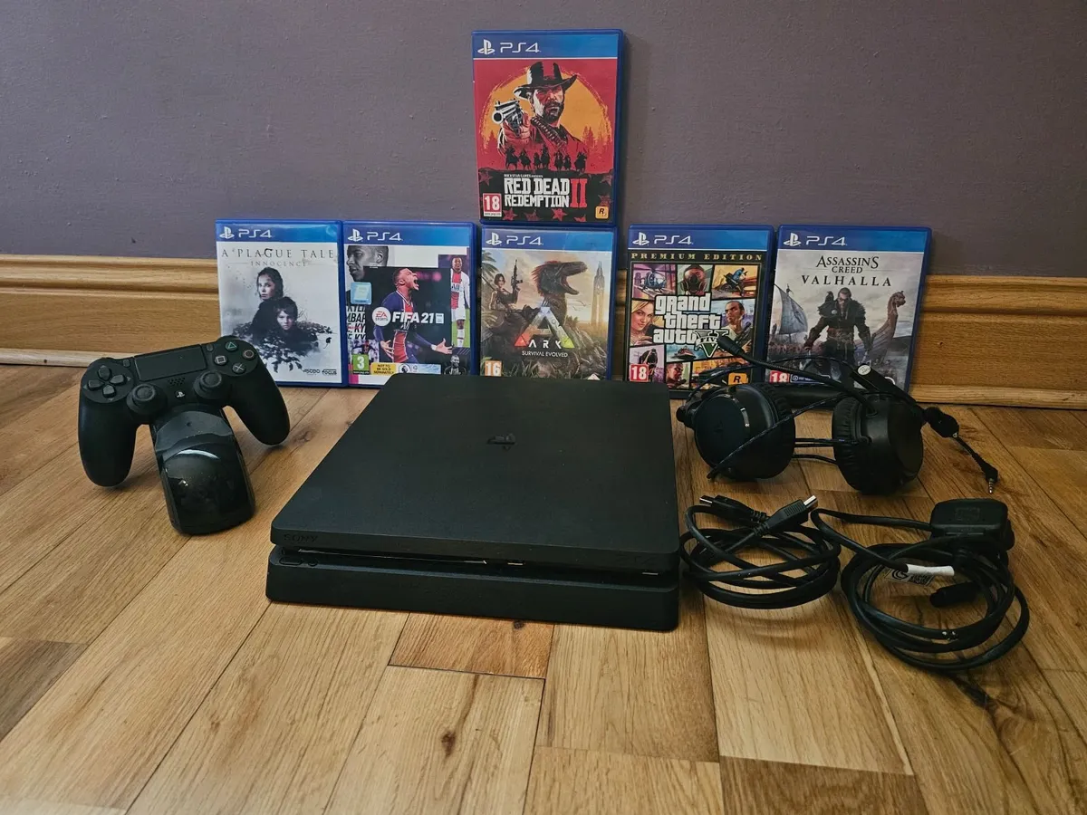 Playsation 4 + Remote,Headphones and 6 Games - Image 1