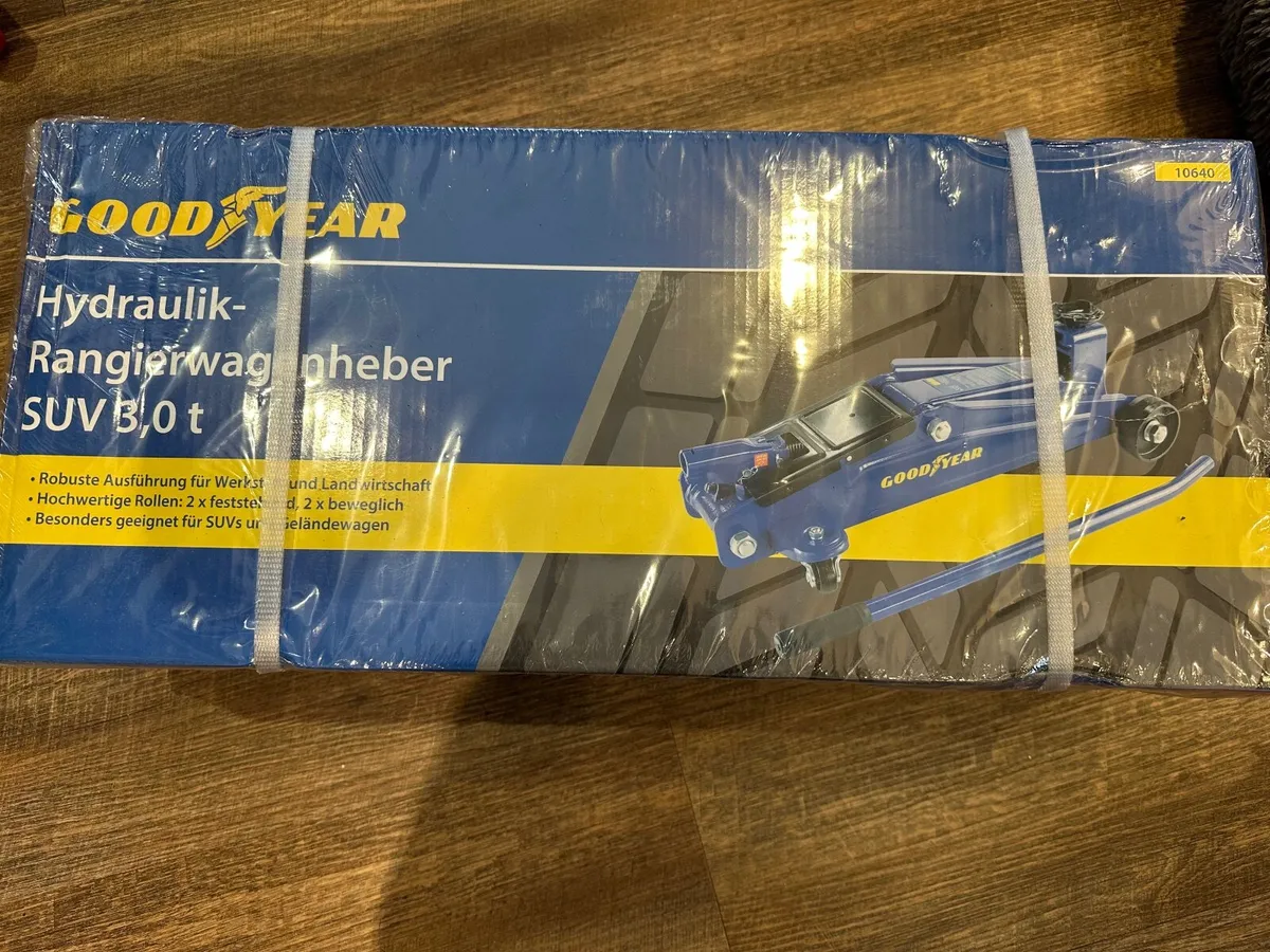 Goodyear 10640 Trolley Jack (3 Tons) - Image 1