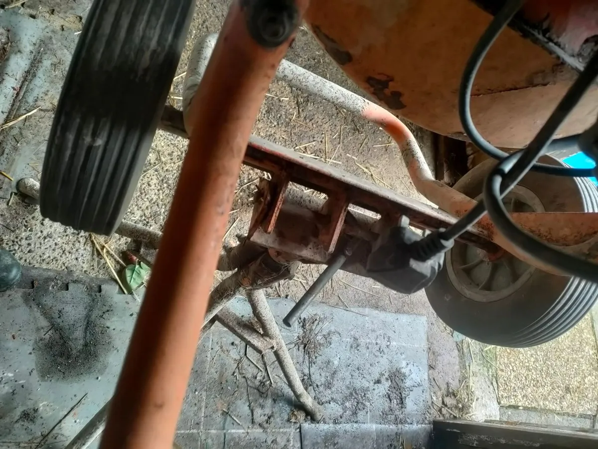 Cement mixer - Image 4