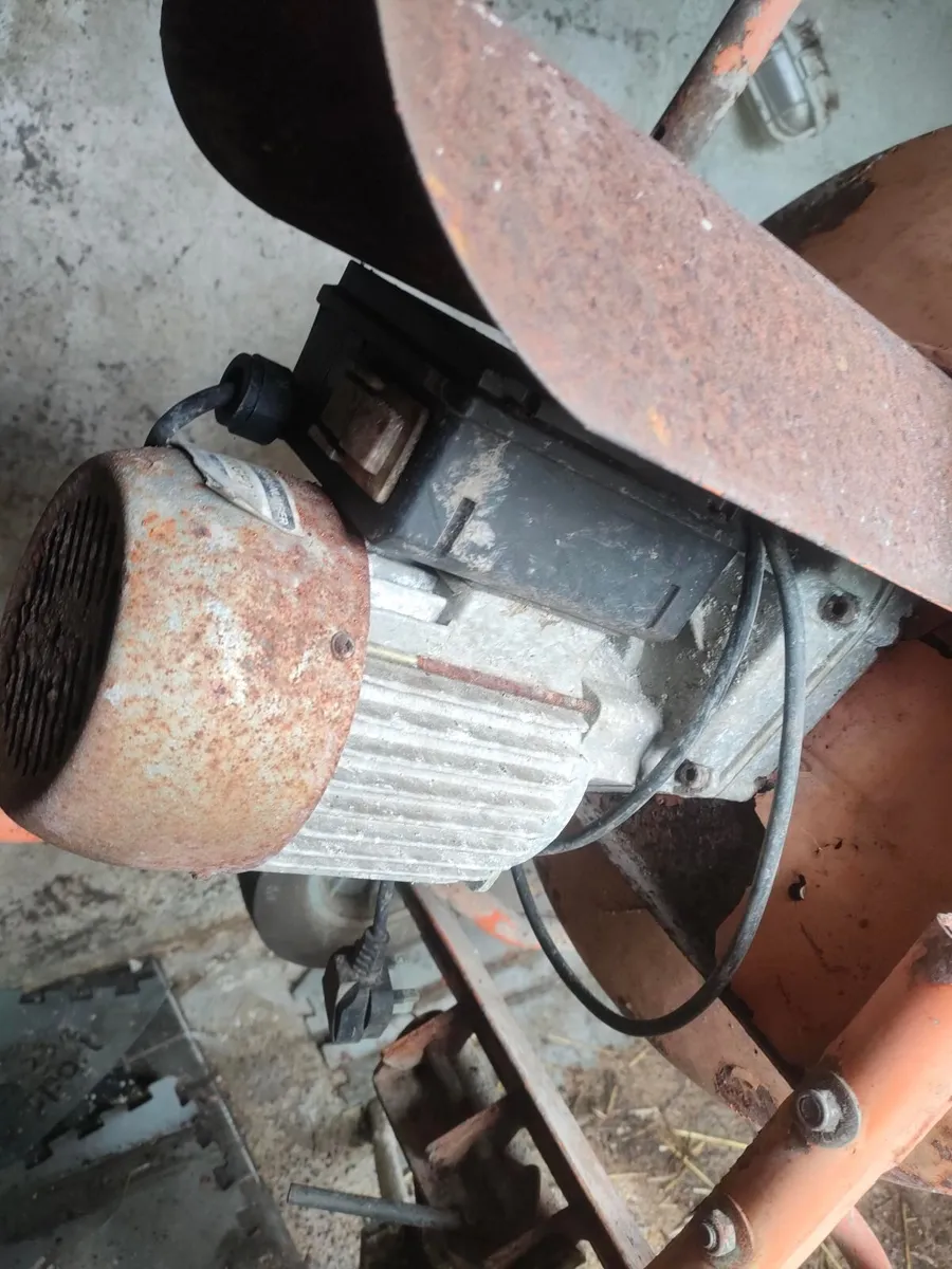 Cement mixer - Image 2