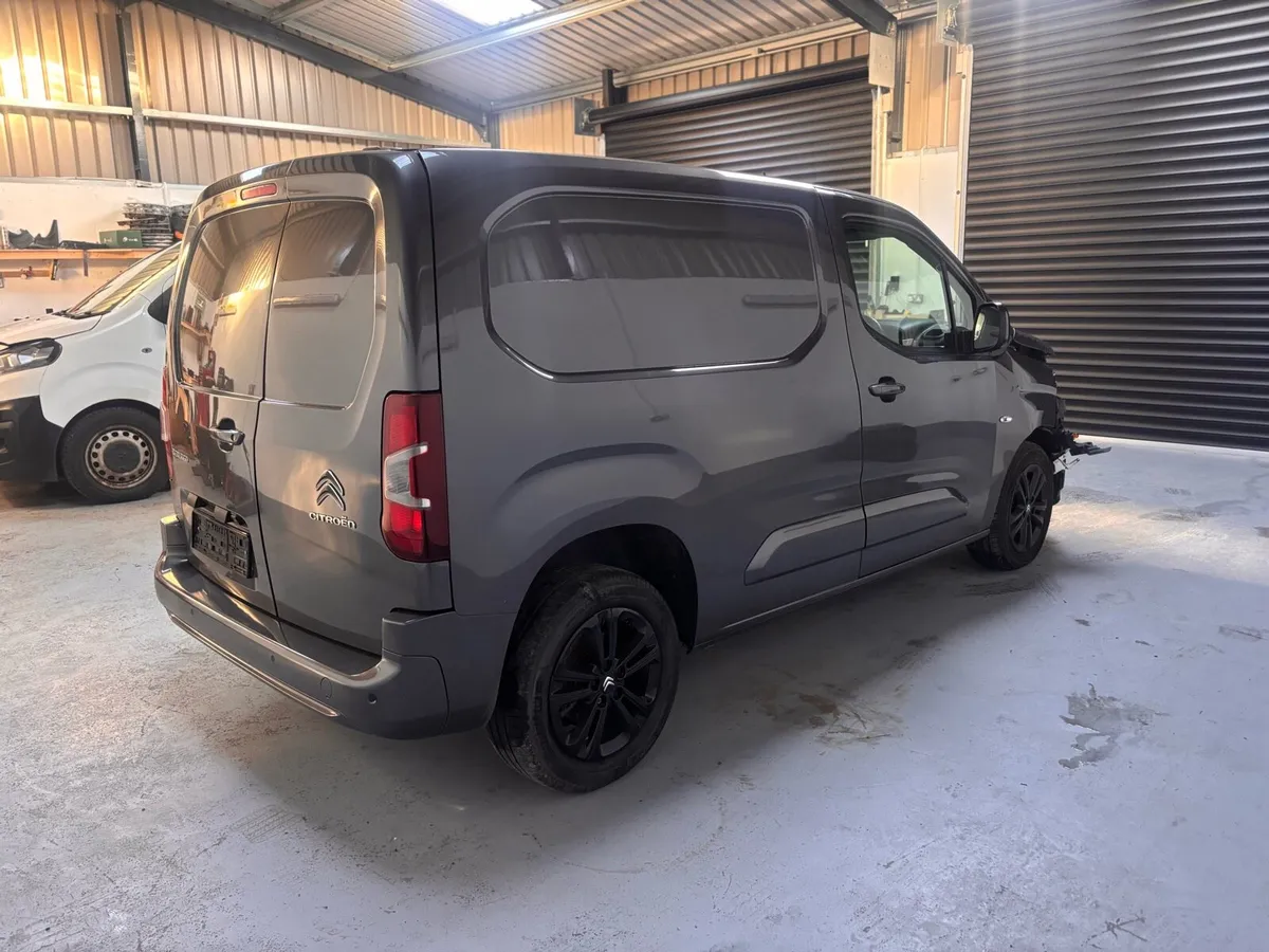 2023 Citroen Berlingo Driver 130bhp Auto - Image 3