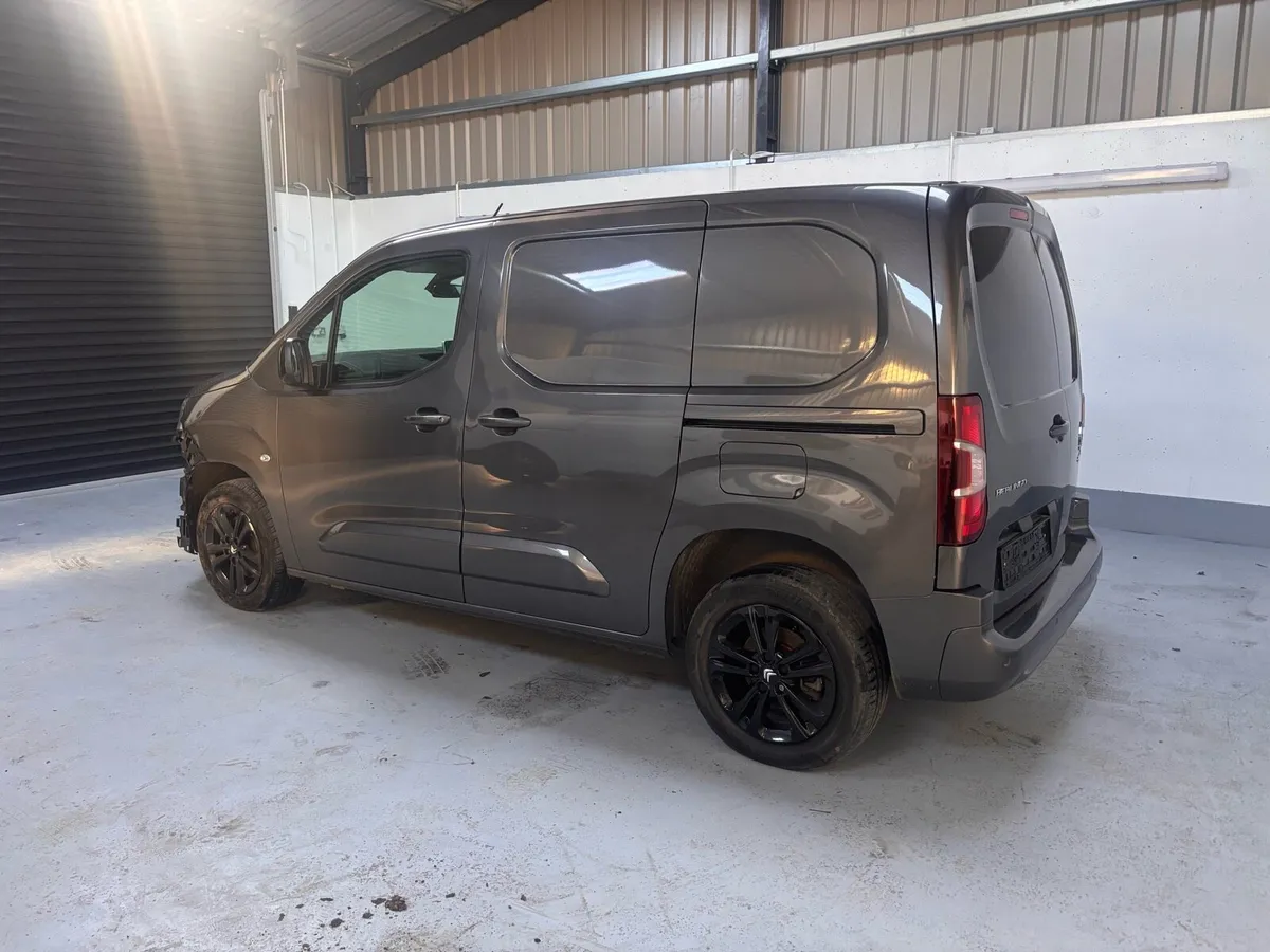 2023 Citroen Berlingo Driver 130bhp Auto - Image 4