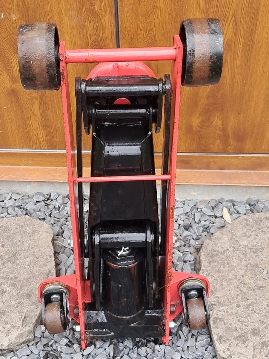 Car Jack - Image 2