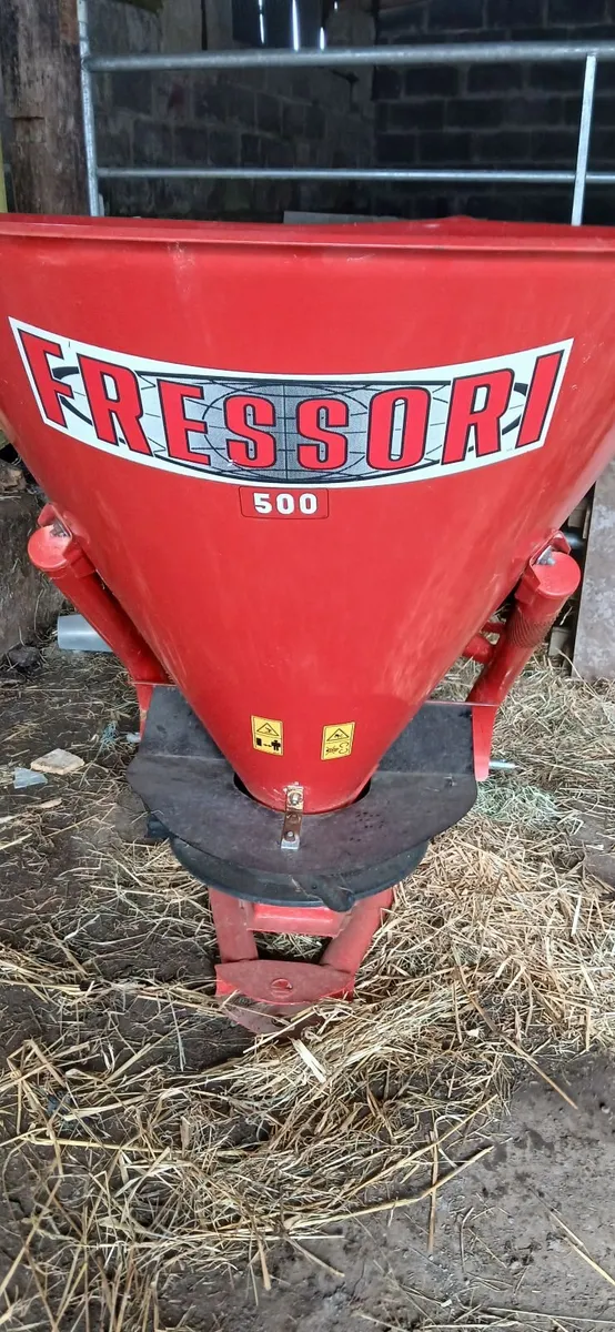 Fertiliser spreader - Image 1