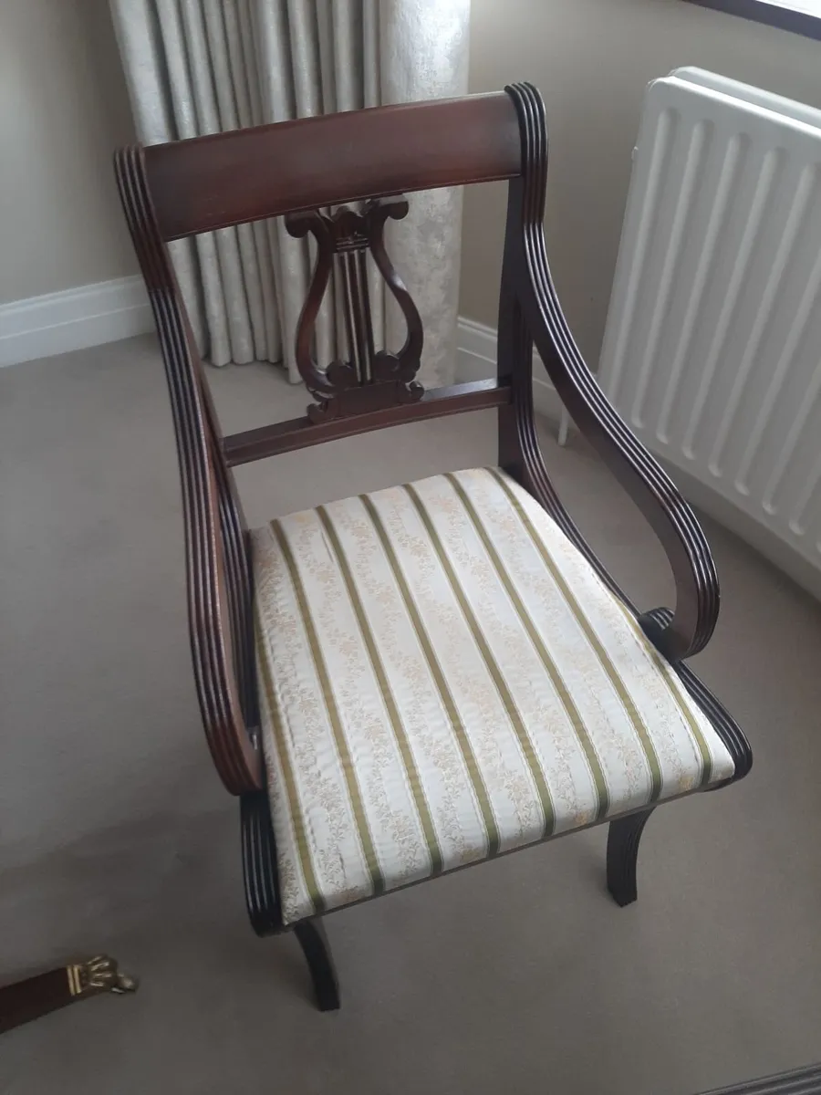 Table an chairs - Image 3