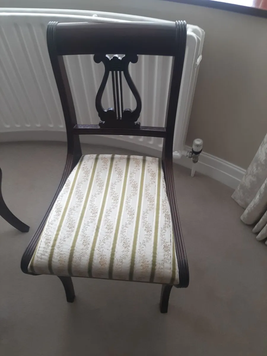 Table an chairs - Image 4