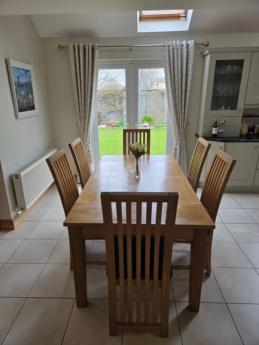 Table and chairs - Image 2