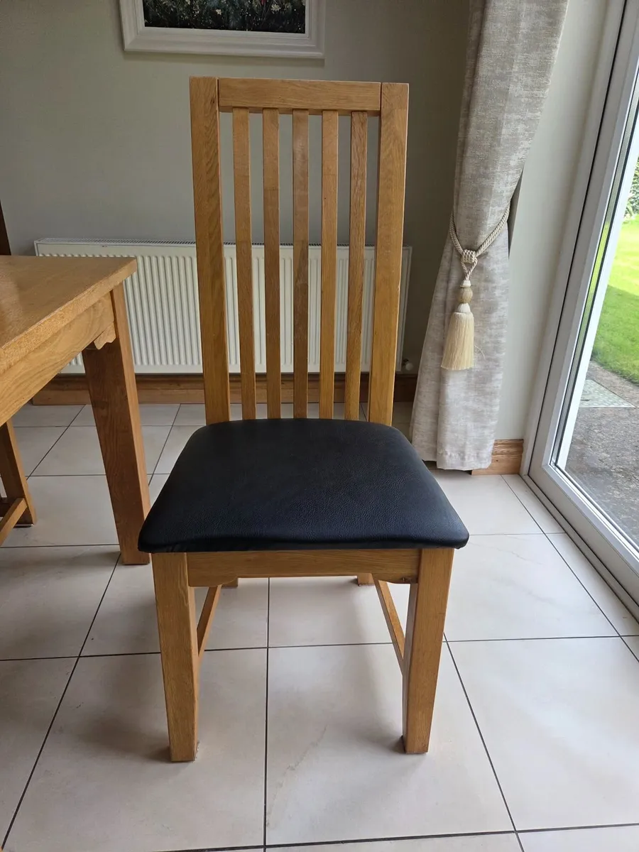 Table and chairs - Image 4
