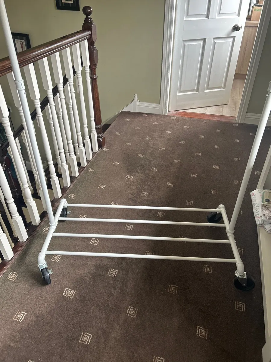 Clothes rail - Image 1