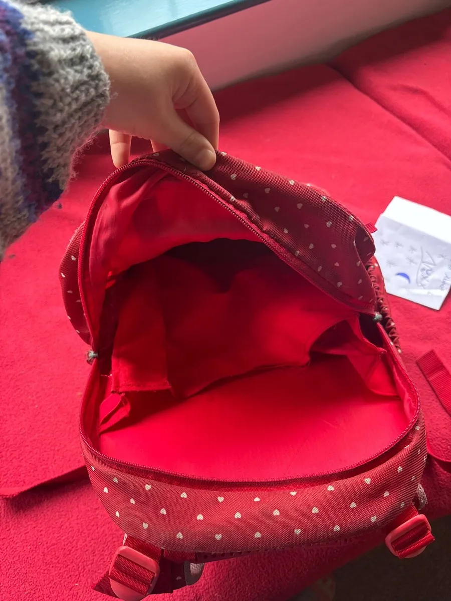 School bag with horse on it - Image 3