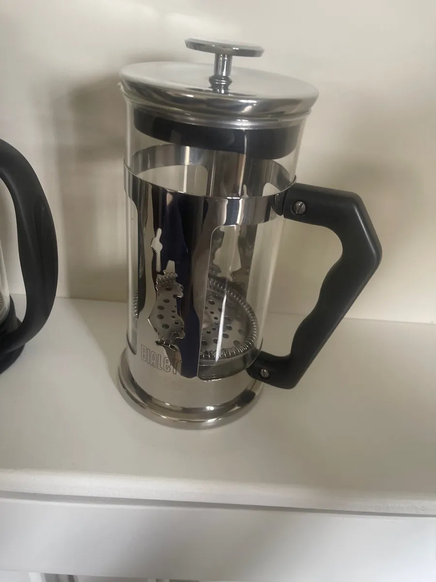 3 coffee pots - Image 4