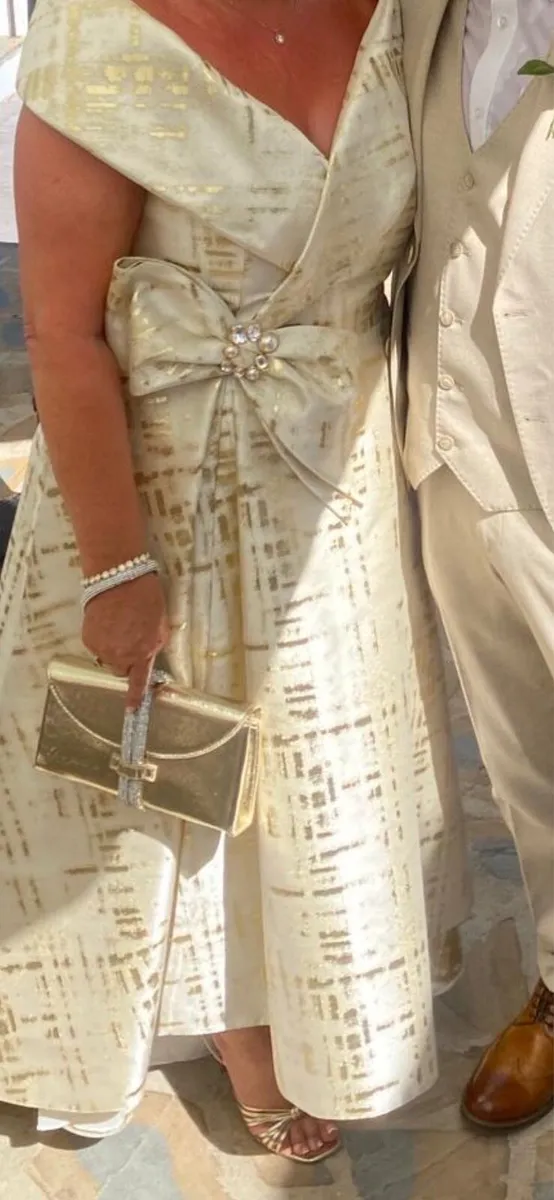 Dress and hat - Image 1