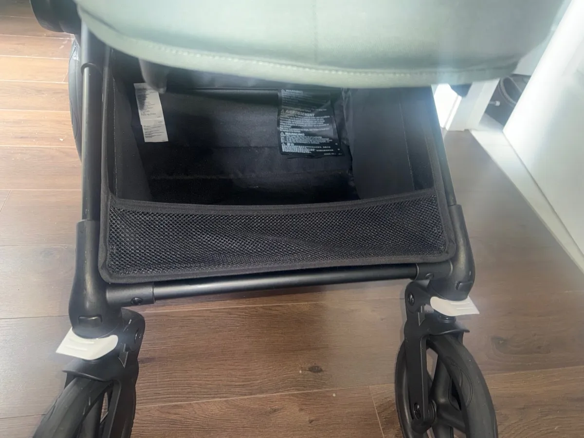 Bugaboo Fox Forest Green. Co Dublin - Image 2