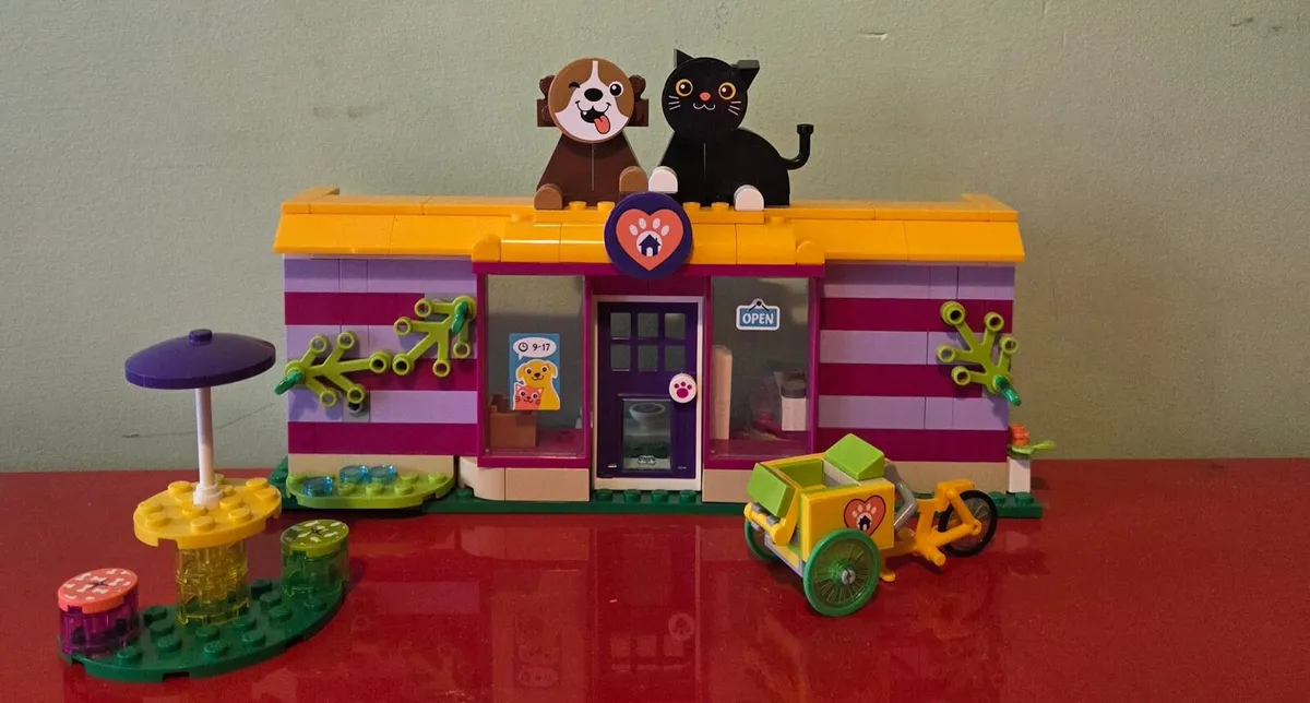 Lego friends vet and pet shop set - Image 3