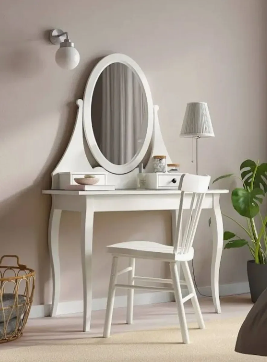 Dressing table