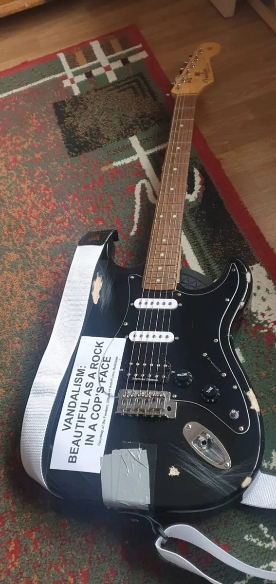 Nirvana Kurt Cobain Vandalism Strat - Image 1