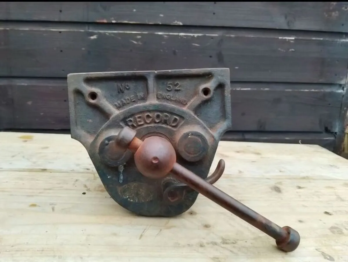 Record No. 52 - Carpenters woodworking vice - Image 1