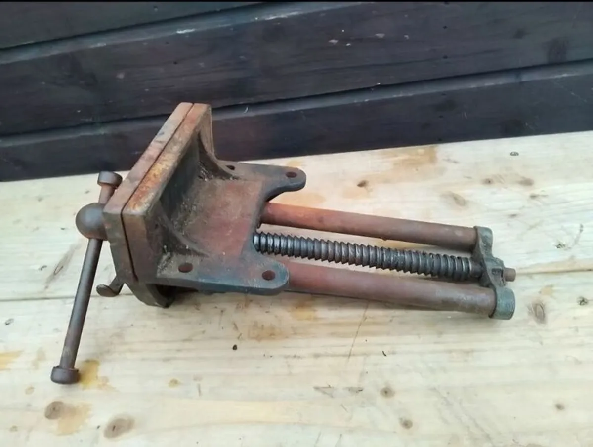 Record No. 52 - Carpenters woodworking vice - Image 2