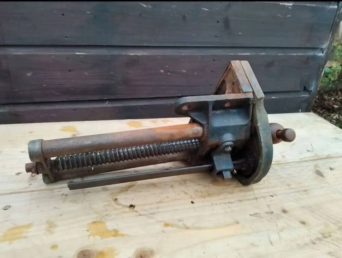 Record No. 52 - Carpenters woodworking vice - Image 4