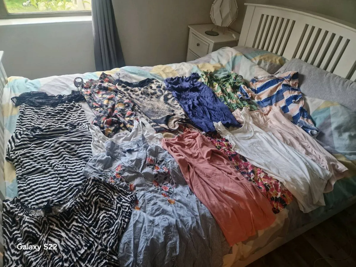 Maternity Clothes Bundle Size 10-12/M - Image 4