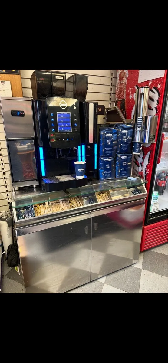 Coffee machine & counter - Image 1