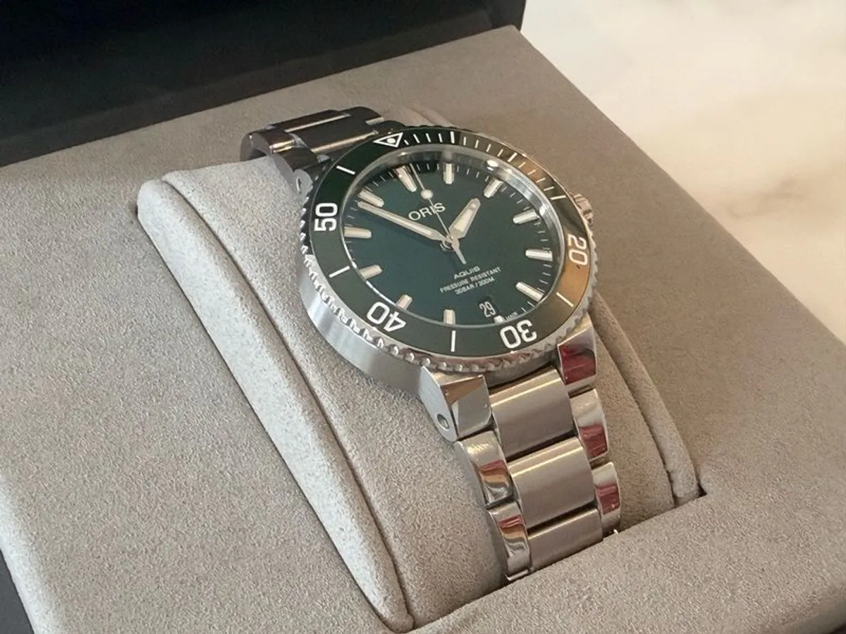 Oris Aquis Date - Image 1